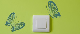 Nálepka na stenu dekoračný motýľ z boku, polep na stěnu a nábytek