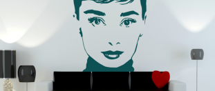 Nálepka na stenu Audrey Hepburn raňajky u Tiffanyho, polep na stěnu a nábytek