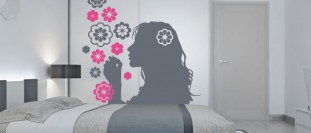 Samolepka na stenu žena a kvetinový bublifuk, polep na stěnu a nábytek